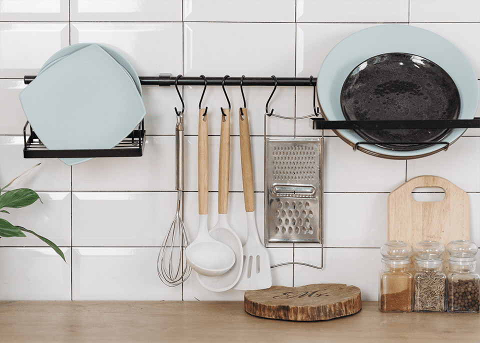 6 Hanging kitchen utensils